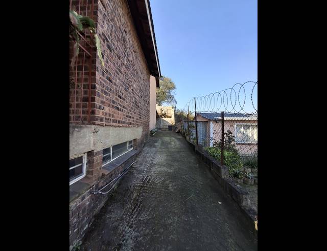 5 BEDROOM FREESTANDING FOR SALE IN EASTWOOD